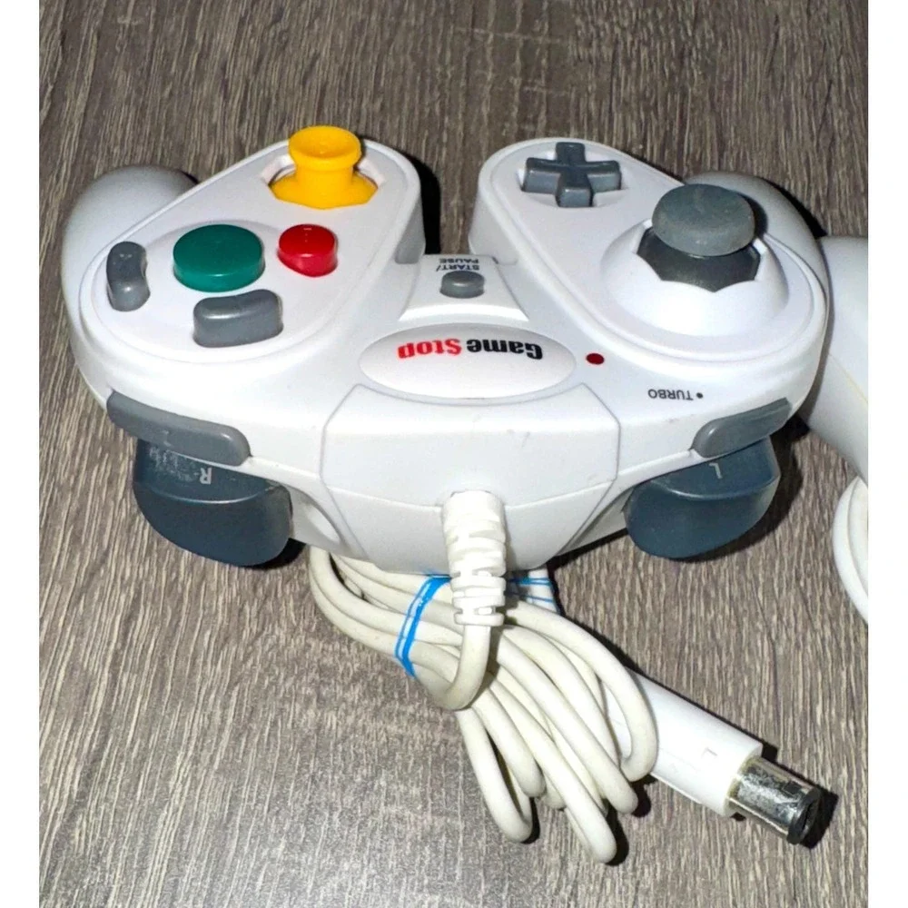 GameStop Wired Controllers for Nintendo GameCube Set of 3 White Turbo READ